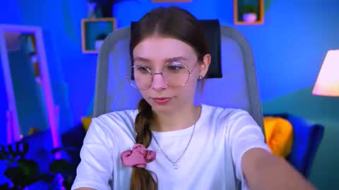 juliedaniel online show from September 30, 2025, 4:28 am