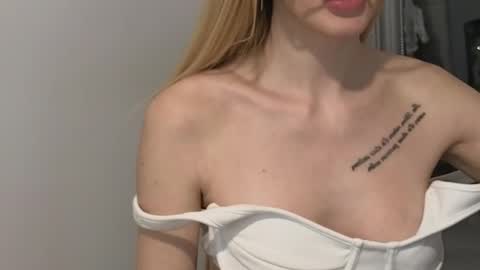 Julia online show from February 10, 2025, 11:55 pm