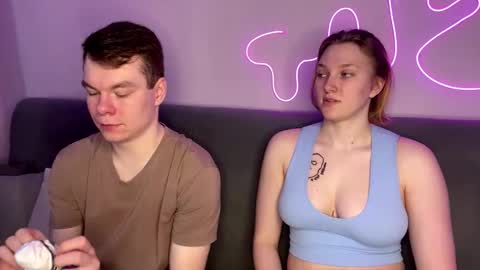 Julie and Thomas online show from December 3, 2025, 7:49 am