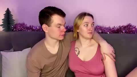 Julie and Thomas online show from December 5, 2025, 8:12 am