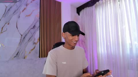 Snapshot of juliensaint_ chatting on September 14, 2025, 12:04 pm Julien online show from September 14, 2025, 12:04 pm