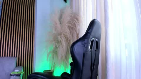 Julien online show from May 6, 2026, 12:43 pm