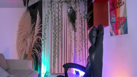 Julien online show from May 12, 2026, 11:18 am