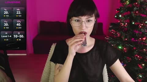 Snapshot of julierayls chatting on December 30, 2024, 4:31 am see u on Tuesday December 3 in 0200 UTC time turn on notifications so you dont miss me online show from December 30, 2024, 4:31 am