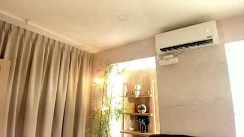 Juliet online show from May 19, 2026, 3:02 am