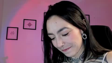 juliet_sourire online show from December 18, 2024, 3:15 am