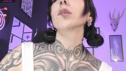 juliet_sourire online show from May 4, 2026, 2:13 pm