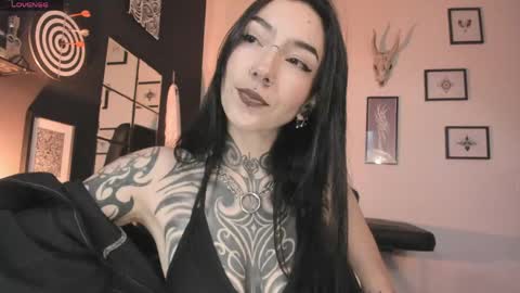 juliet_sourire online show from May 15, 2026, 1:51 pm