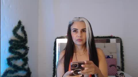Snapshot of julieta__fox_ chatting on December 17, 2024, 5:07 am julieta__fox_ online show from December 17, 2024, 5:07 am