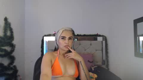 Snapshot of julieta__fox_ chatting on December 23, 2024, 7:28 am julieta__fox_ online show from December 23, 2024, 7:28 am
