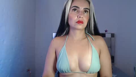 Snapshot of julieta__fox_ chatting on January 6, 2025, 11:42 pm julieta__fox_ online show from January 6, 2025, 11:42 pm