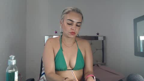 Snapshot of julieta__fox_ chatting on January 9, 2025, 7:21 am julieta__fox_ online show from January 9, 2025, 7:21 am