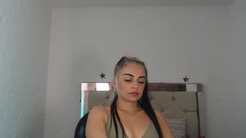 Snapshot of julieta__fox_ chatting on January 14, 2025, 6:13 am julieta__fox_ online show from January 14, 2025, 6:13 am