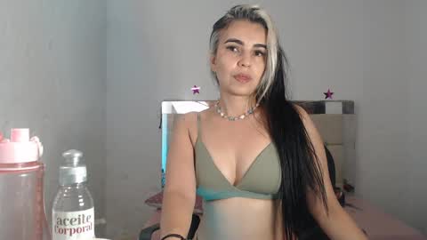 Snapshot of julieta__fox_ chatting on January 31, 2025, 10:10 am julieta__fox_ online show from January 31, 2025, 10:10 am