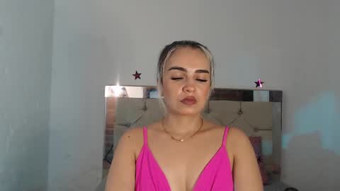 Snapshot of julieta__fox_ chatting on February 8, 2025, 4:14 am julieta__fox_ online show from February 8, 2025, 4:14 am