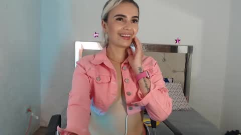 Snapshot of julieta__fox_ chatting on February 28, 2025, 8:09 am julieta__fox_ online show from February 28, 2025, 8:09 am