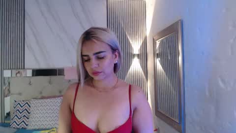 julieta__fox_ online show from April 23, 2026, 2:24 am