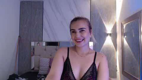 julieta__fox_ online show from April 30, 2026, 8:26 pm