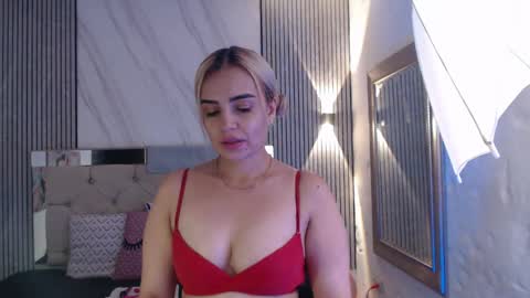 julieta__fox_ online show from May 2, 2026, 7:41 pm