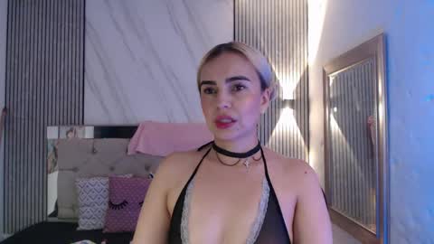 julieta__fox_ online show from May 4, 2026, 7:32 pm