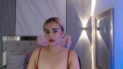 julieta__fox_ online show from May 5, 2026, 3:09 pm