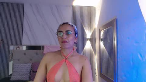julieta__fox_ online show from May 6, 2026, 4:34 pm