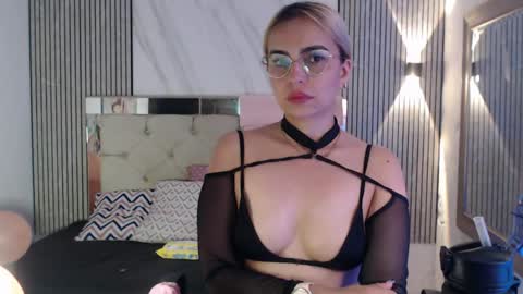 Snapshot of julieta__fox_ chatting on May 17, 2026, 7:17 am julieta__fox_ online show from May 17, 2026, 7:17 am