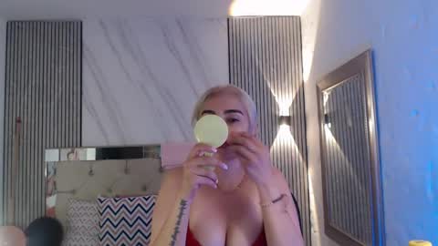 Snapshot of julieta__fox_ chatting on May 20, 2026, 12:22 pm julieta__fox_ online show from May 20, 2026, 12:22 pm