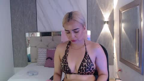 Snapshot of julieta__fox_ chatting on June 7, 2026, 4:00 pm julieta__fox_ online show from June 7, 2026, 4:00 pm