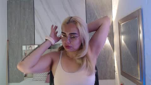 Snapshot of julieta__fox_ chatting on June 9, 2026, 3:23 pm julieta__fox_ online show from June 9, 2026, 3:23 pm