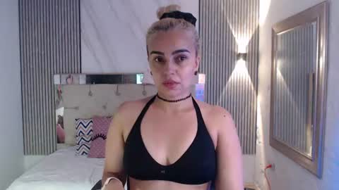 Snapshot of julieta__fox_ chatting on June 12, 2026, 7:02 pm julieta__fox_ online show from June 12, 2026, 7:02 pm
