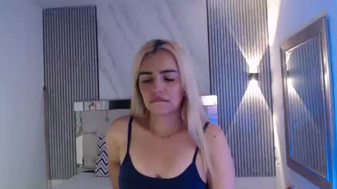 Snapshot of julieta__fox_ chatting on June 17, 2026, 7:15 pm julieta__fox_ online show from June 17, 2026, 7:15 pm