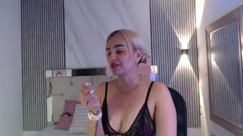 Snapshot of julieta__fox_ chatting on June 22, 2026, 3:25 am julieta__fox_ online show from June 22, 2026, 3:25 am