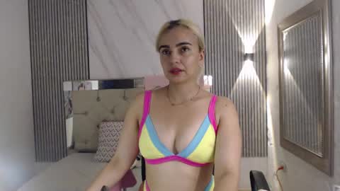 Snapshot of julieta__fox_ chatting on June 23, 2026, 7:23 pm julieta__fox_ online show from June 23, 2026, 7:23 pm
