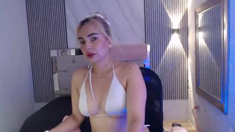 julieta__fox_ online show from June 28, 2026, 7:20 pm