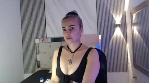 julieta__fox_ online show from June 29, 2026, 7:25 pm