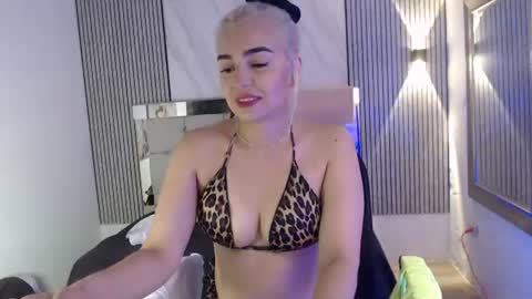 julieta__fox_ online show from July 9, 2026, 3:49 pm