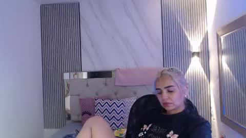 julieta__fox_ online show from July 10, 2026, 3:55 am