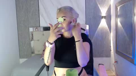 julieta__fox_ online show from July 11, 2026, 7:49 pm