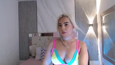julieta__fox_ online show from July 22, 2026, 8:00 pm