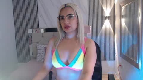 julieta__fox_ online show from July 23, 2026, 3:15 am