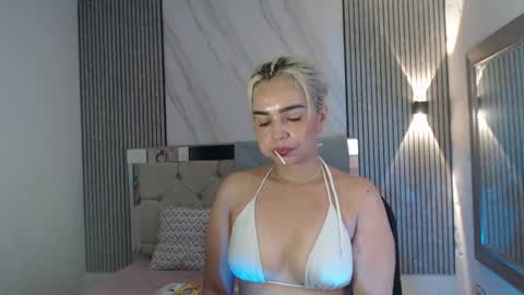 julieta__fox_ online show from July 28, 2026, 4:27 pm