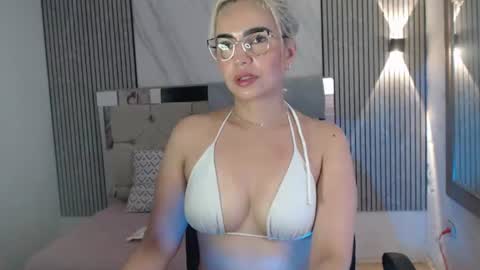julieta__fox_ online show from July 28, 2026, 4:39 pm