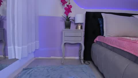 Snapshot of julieta_cortes__ chatting on December 29, 2024, 12:01 pm Julieta online show from December 29, 2024, 12:01 pm