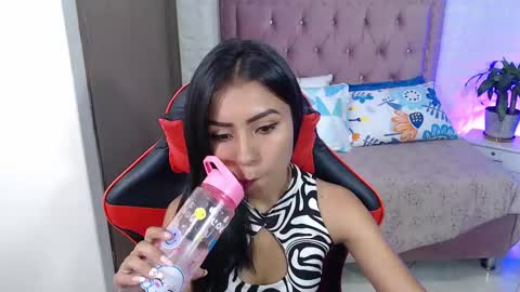 Snapshot of julieta_fn chatting on February 19, 2025, 3:38 pm julieta_fn online show from February 19, 2025, 3:38 pm