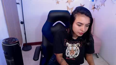 julieta_fn online show from April 28, 2026, 2:44 pm