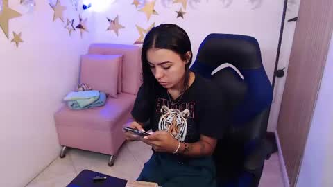 Snapshot of julieta_fn chatting on June 18, 2026, 1:48 pm julieta_fn online show from June 18, 2026, 1:48 pm