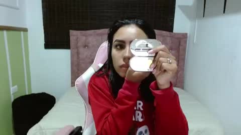 julieta_fn online show from July 4, 2026, 1:06 pm