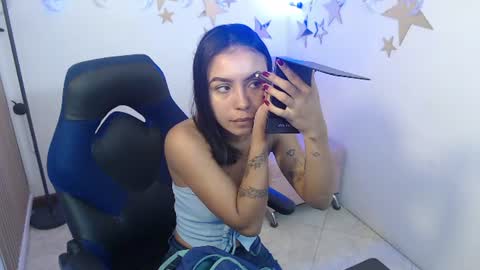 julieta_fn online show from July 6, 2026, 2:14 pm