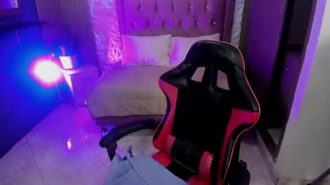 julieta_fn online show from July 11, 2026, 1:58 pm